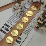 آویز استیل لاو طلایی سایز دو سانتی که در خرازی نگین به فروش می رسد.مناسب برای ساخت انواع اکسسوری و زیور آلات می باشد.