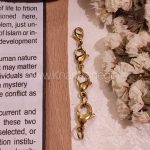 قفل طوطی استیل طلایی در چهار سایز کاربردی و بهترین کیفیت در خرازی نگین موجود میباشد. برای ساخت انواع اکسسوری کاربرد دارد.
