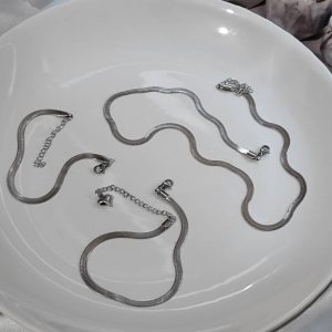 زنجیر ماری نقره ای
